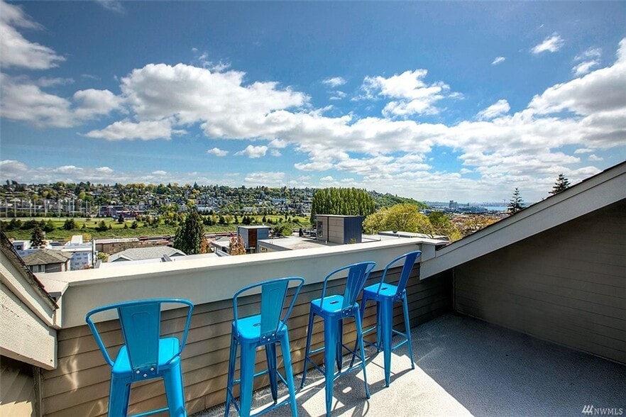 Building Photo - 2644 23rd Ave W