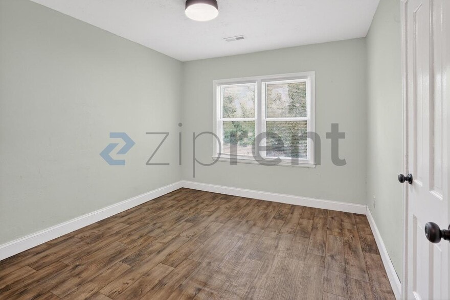 Building Photo - Unit 2