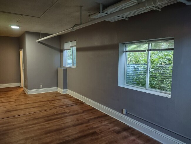 Building Photo - 3042 13th Ave S