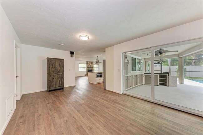 Building Photo - 451 N Shore Dr