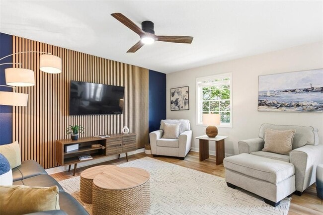 Building Photo - 201 Pompano Dr SE
