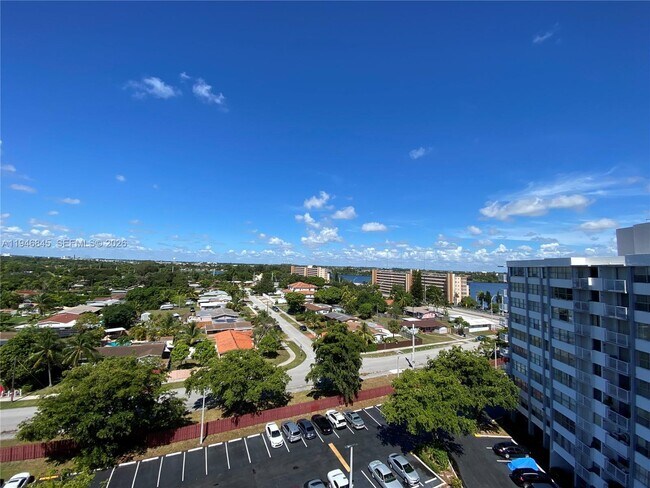Building Photo - 1200 NE Miami Gardens Dr