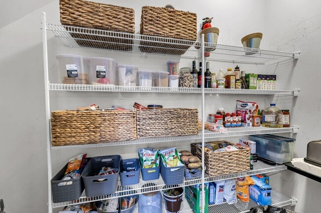 Building Photo - Beautiful 4BR/2.5BA Home in Highly Desirable Park West