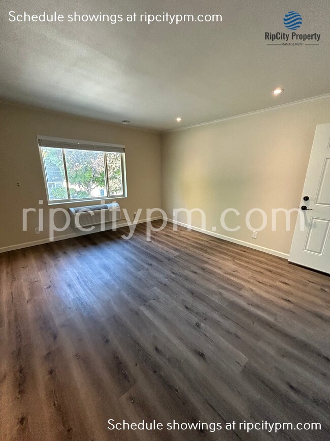 Building Photo - Beautiful studio apartment in downtown Hil...