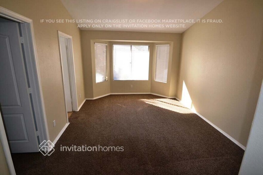 Building Photo - 1669 E Golden Ln