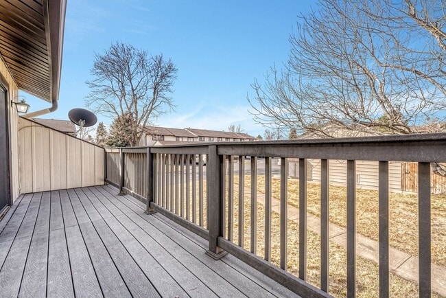 Building Photo - Bright & Updated 3-Bedroom Townhome in Desirable Cherry Creek School District