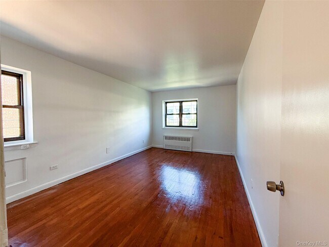 Building Photo - 2545 Sedgwick Ave