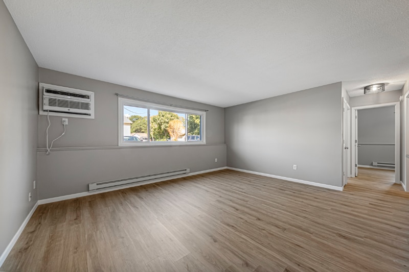 Building Photo - 1402 Division St W