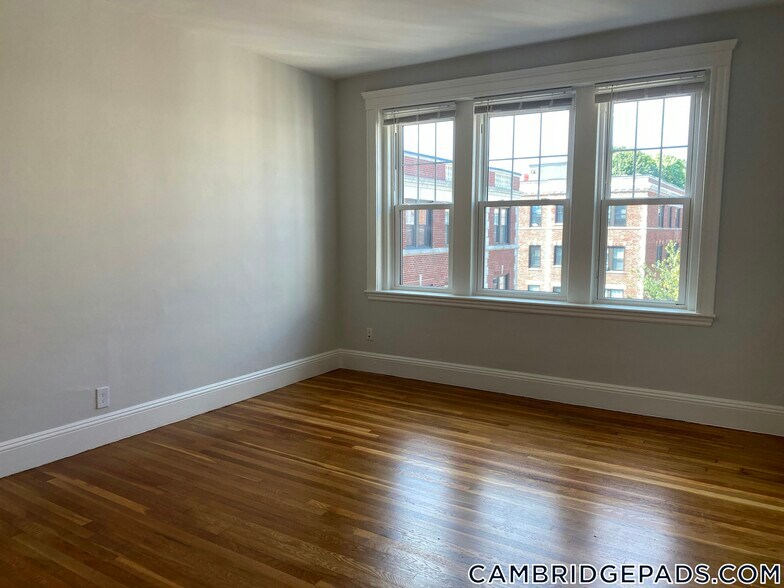 Building Photo - 18A Forest St