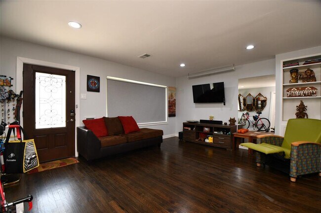 Building Photo - 3722 Yellowstone Blvd