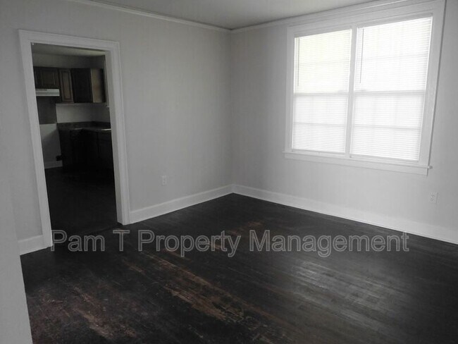 Building Photo - 633 W 35th St