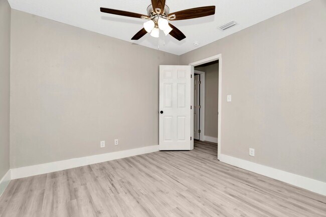 Building Photo - 1617 E Linden Ave