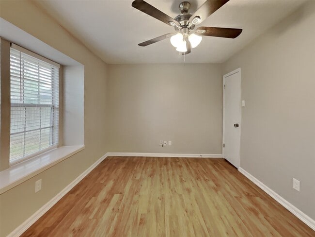 Building Photo - 3238 Lindenfield Dr