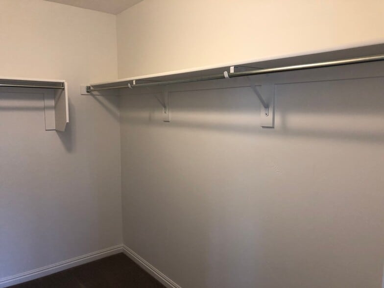 Building Photo - 149 E 460 N
