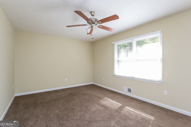 Building Photo - 294 Oak Landing Cir