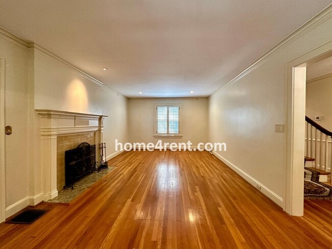 Building Photo - Charming Dutch Colonial in Brookside w/ an Updated Kitchen, Wood Floors, Fenced Yard and a Finish...