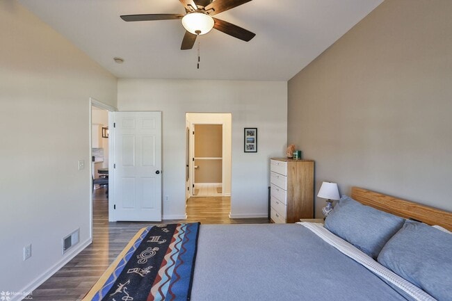 Building Photo - Bright, spacious 2-bedroom / 2-bath condo available now!