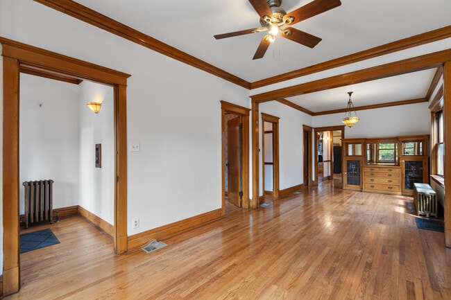 Building Photo - 928 W 32nd St