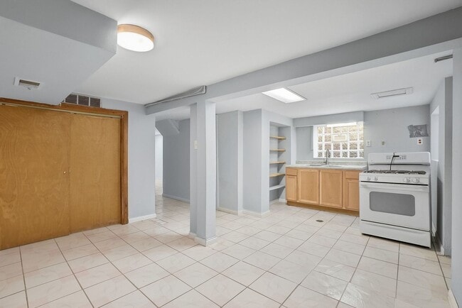 Building Photo - 5919 S Spaulding Ave