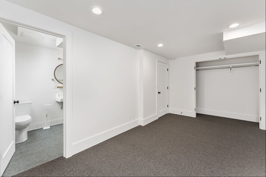 Building Photo - 1439-1439 NE Mason St