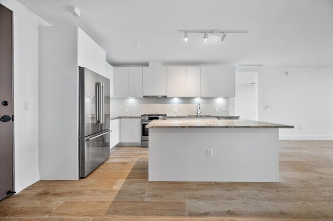 Building Photo - 3034 Oak Ave