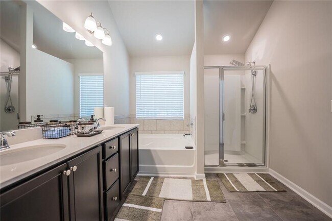 Building Photo - 454 Burgundy Terrace SE