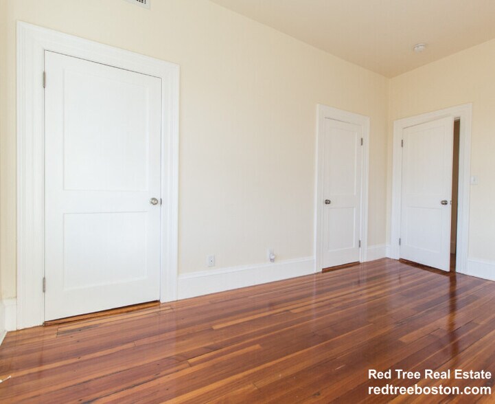 Building Photo - 1463 Beacon St