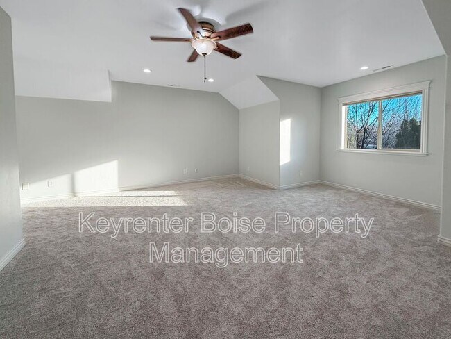 Building Photo - 1141 E Crowne Pointe Dr