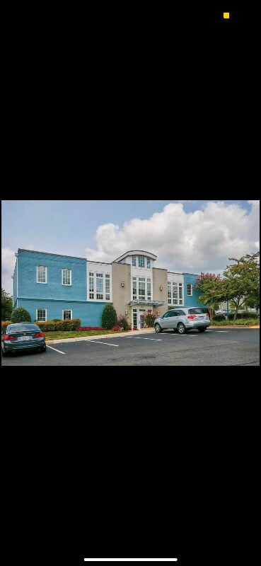 Building Photo - 4067 S Four Mile Run Dr