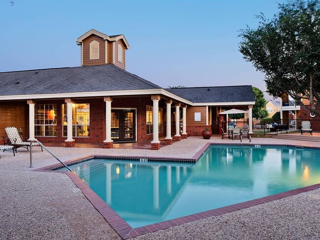 Building Photo - Country Oaks