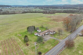 Building Photo - **4 BEDROOM SINGLE LEVEL RANCH HOME ON ACR...