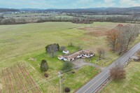 Building Photo - **4 BEDROOM SINGLE LEVEL RANCH HOME ON ACR...