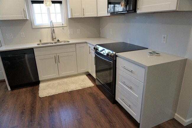 Building Photo - New modern 2 bed / 1 bath with fenced yard...