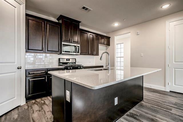 Building Photo - 930 Estelle Dr