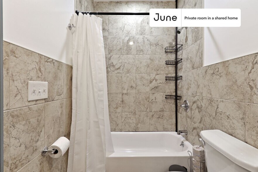 Building Photo - Room in Shared 4 bed/1 bath home