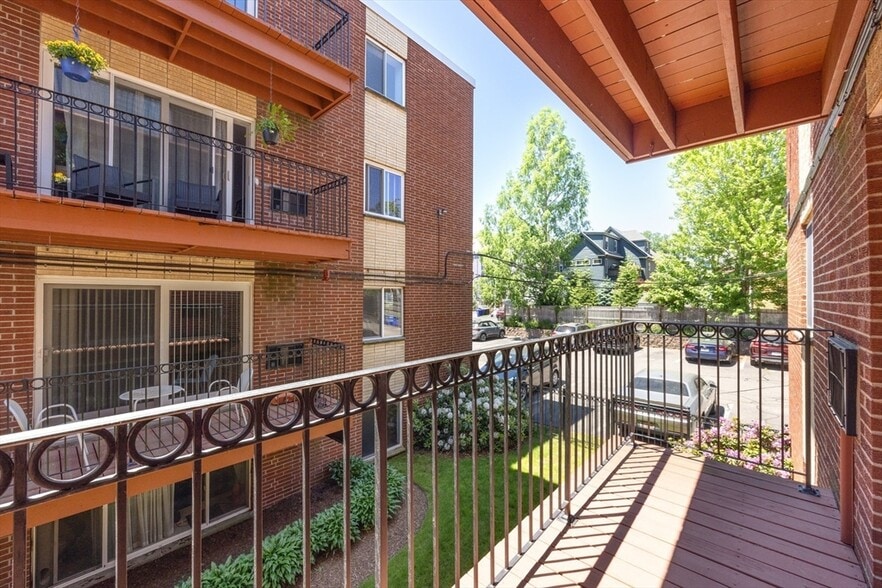 Primary Photo - 26 Custer St