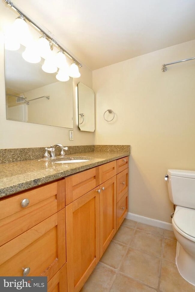 Building Photo - Bright 1BR 1B Condo | All Utilities Included | Arlington