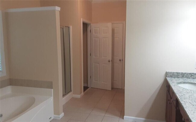 Building Photo - 2532 Lois Ct