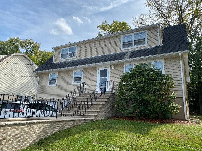 Lovely 2 Family - 6 Borman Dr