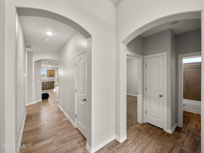 Building Photo - 5916 Hidden Acres Dr