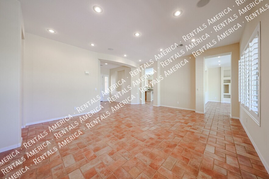 Building Photo - 2348 W River Rock Ct