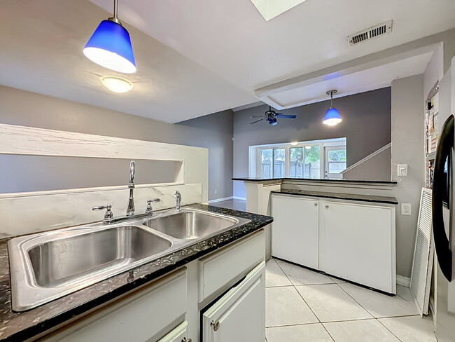 Building Photo - 2857 Wonderwood Ln