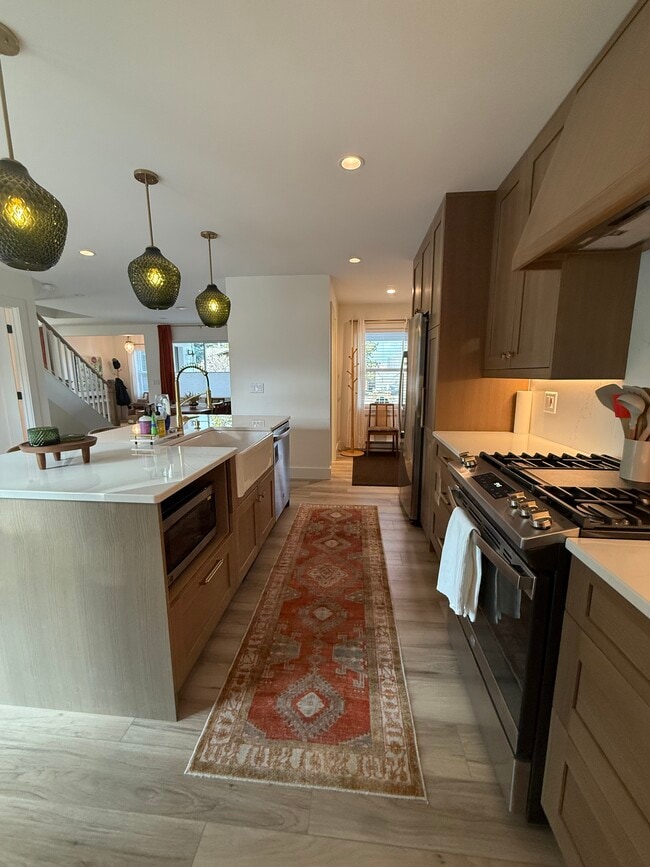 Building Photo - 2612 Westridge Dr