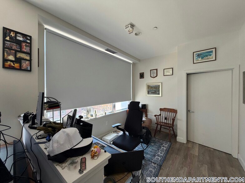 Building Photo - 160 E Berkeley St