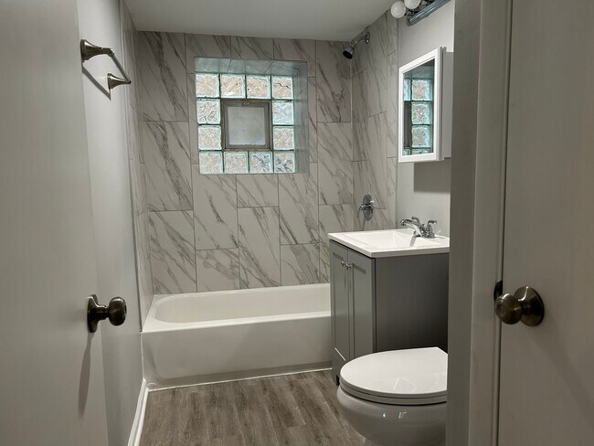 Building Photo - 5122 30th Pl