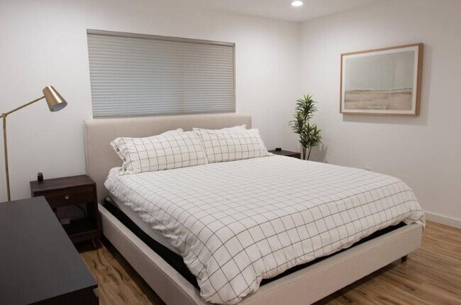 Building Photo - 9802 Kendal Dr