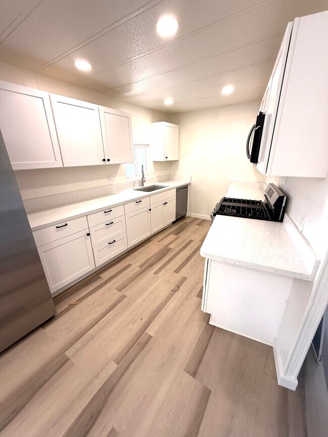Building Photo - 500 Rancheros Dr