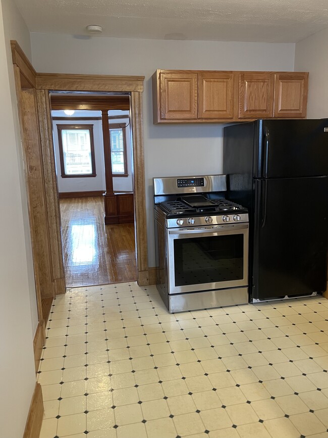 Kitchen - 100 Train St