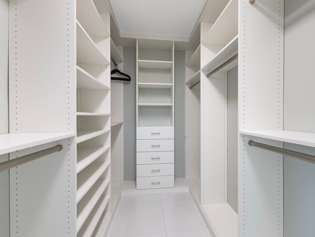 Building Photo - 14527 Bonaire Blvd