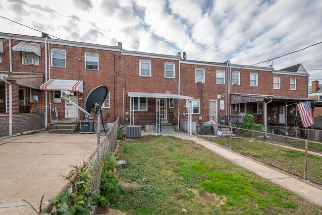 Building Photo - 885 Jaydee Ave